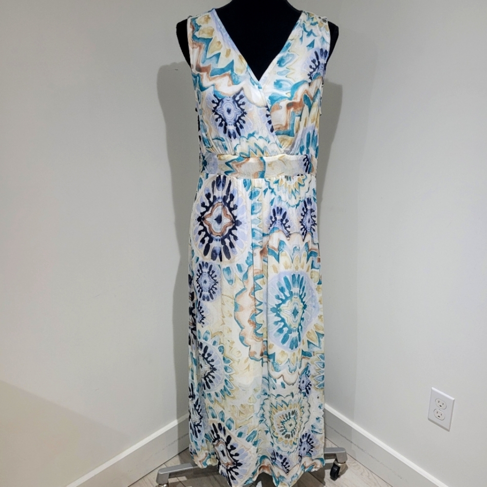 Cream Women's V-Neck Printed Lined Flowy Maxi Dress Size 38 Blue and White